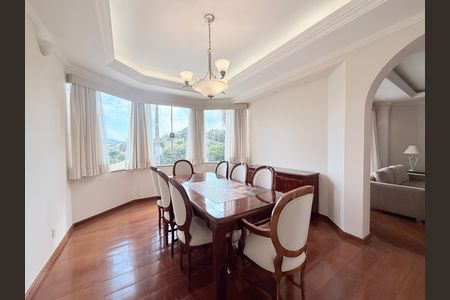 Casa de condomínio à venda com 483m², 6 quartos e 8 vagasSala de Jantar