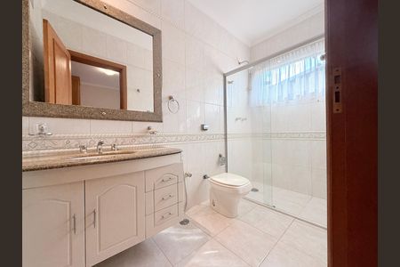 Casa de condomínio à venda com 483m², 6 quartos e 8 vagasBanheiro da Suíte 3