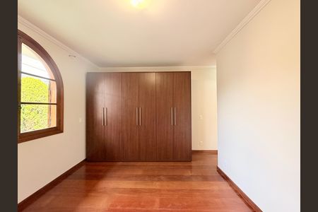 Casa de condomínio à venda com 483m², 6 quartos e 8 vagasSuíte 4