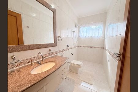 Casa de condomínio à venda com 483m², 6 quartos e 8 vagasBanheiro da Suíte 4