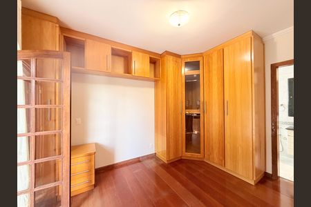 Casa de condomínio à venda com 483m², 6 quartos e 8 vagasSuíte 2