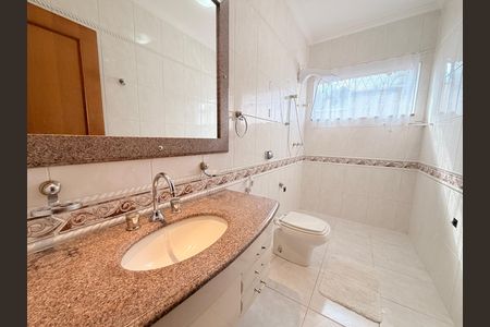 Casa de condomínio à venda com 483m², 6 quartos e 8 vagasBanheiro da Suíte 4