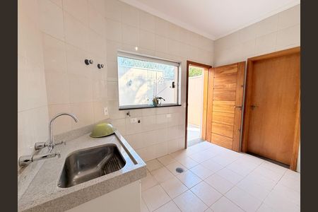 Casa de condomínio à venda com 483m², 6 quartos e 8 vagasÁrea de Serviço com quintal