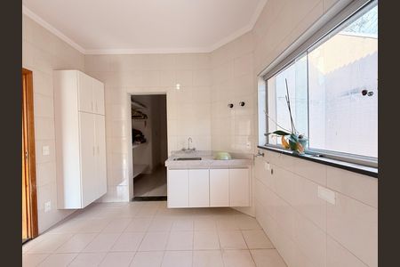 Casa de condomínio à venda com 483m², 6 quartos e 8 vagasÁrea de Serviço com quintal