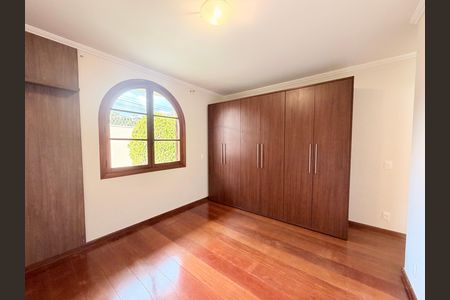 Casa de condomínio à venda com 483m², 6 quartos e 8 vagasSuíte 4