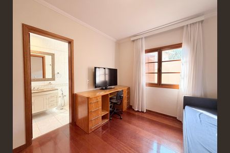 Casa de condomínio à venda com 483m², 6 quartos e 8 vagasSuíte 3