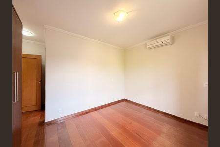 Casa de condomínio à venda com 483m², 6 quartos e 8 vagasSuíte 4