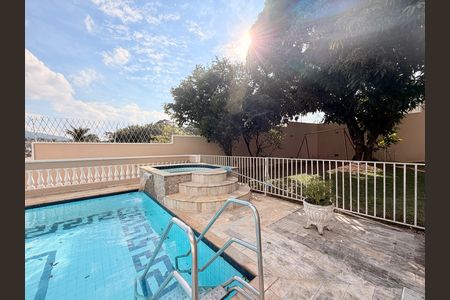 Casa de condomínio à venda com 483m², 6 quartos e 8 vagasQuintal