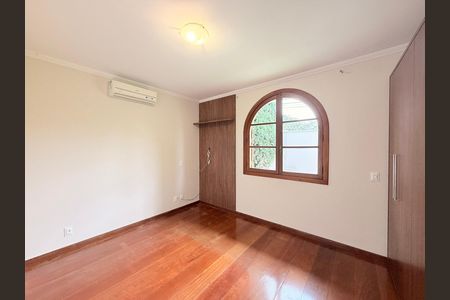 Casa de condomínio à venda com 483m², 6 quartos e 8 vagasSuíte 4