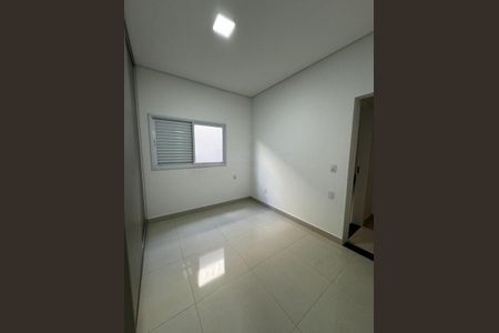 Quarto de casa para alugar com 3 quartos, 230m² em Novo Mundo, Uberlândia