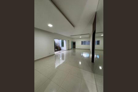 Casa para alugar com 3 quartos, 230m² em Novo Mundo, Uberlândia