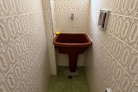 Apartamento para alugar com 120m², 2 quartos e sem vaga Apartamento para alugar com 120m², 2 quartos e sem vagaBanheiro de Serviço