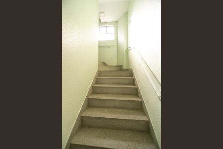 Escada de apartamento para alugar com 2 quartos, 54m² em Vila Gomes Cardim, São Paulo