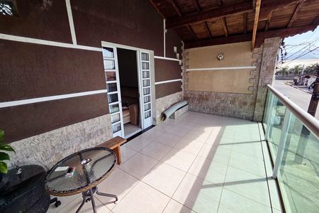 Casa de condomínio para alugar com 244m², 3 quartos e sem vaga Casa de condomínio para alugar com 244m², 3 quartos e sem vagaVaranda