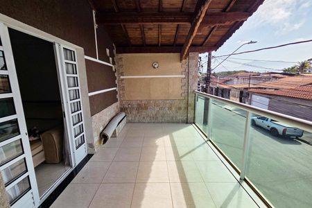 Casa de condomínio para alugar com 244m², 3 quartos e sem vaga Casa de condomínio para alugar com 244m², 3 quartos e sem vagaVaranda
