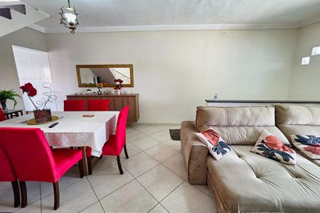 Casa de condomínio para alugar com 244m², 3 quartos e sem vaga Casa de condomínio para alugar com 244m², 3 quartos e sem vagaSala