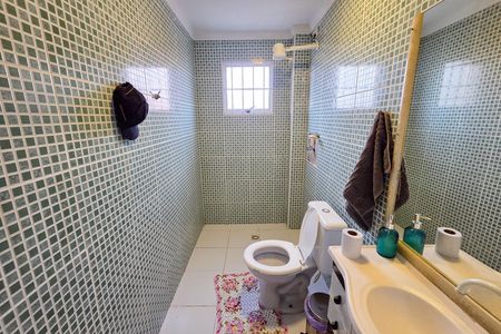 Casa de condomínio para alugar com 244m², 3 quartos e sem vaga Casa de condomínio para alugar com 244m², 3 quartos e sem vagaBanheiro da Suíte 1