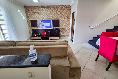 Casa de condomínio para alugar com 244m², 3 quartos e sem vaga Casa de condomínio para alugar com 244m², 3 quartos e sem vagaSala