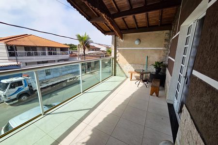 Casa de condomínio para alugar com 244m², 3 quartos e sem vaga Casa de condomínio para alugar com 244m², 3 quartos e sem vagaVaranda
