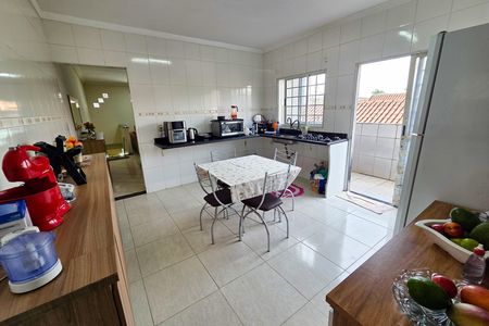 Casa de condomínio para alugar com 244m², 3 quartos e sem vaga Casa de condomínio para alugar com 244m², 3 quartos e sem vagaCozinha