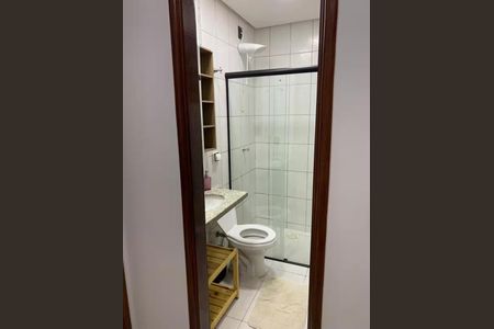 Banheiro de apartamento para alugar com 1 quarto, 42m² em Jardim da Luz, Goiânia