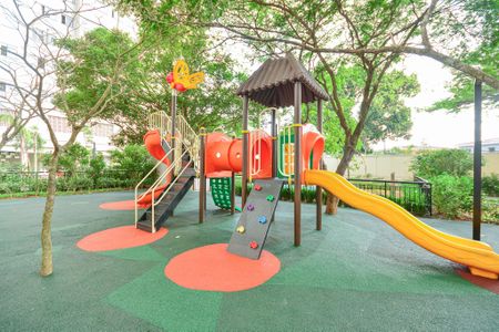 Apartamento para alugar com 42m², 2 quartos e 1 vaga Apartamento para alugar com 42m², 2 quartos e 1 vagaÁrea comum - Playground