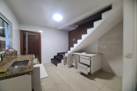 Cozinha de casa para alugar com 1 quarto, 150m² em Jardim Rodolfo Pirani, São Paulo