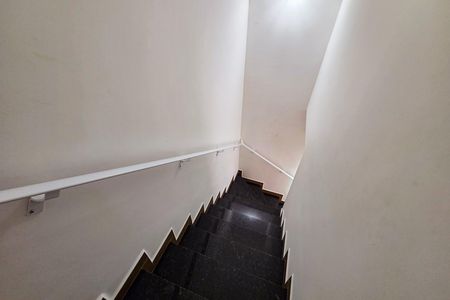 Casa de condomínio para alugar com 70m², 2 quartos e 1 vaga Casa de condomínio para alugar com 70m², 2 quartos e 1 vagaEscada