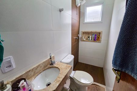 Casa de condomínio para alugar com 70m², 2 quartos e 1 vaga Casa de condomínio para alugar com 70m², 2 quartos e 1 vagaBanheiro da Suíte 1