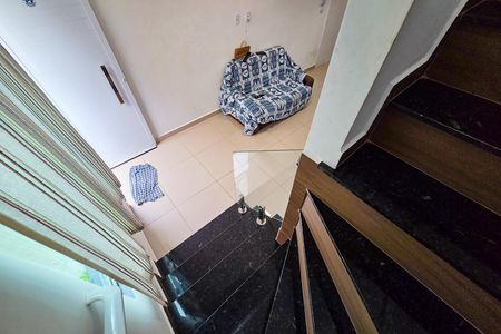 Casa de condomínio para alugar com 70m², 2 quartos e 1 vaga Casa de condomínio para alugar com 70m², 2 quartos e 1 vagaEscada
