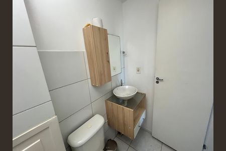 Banheiro de apartamento para alugar com 2 quartos, 47m² em Honório Gurgel, Rio de Janeiro