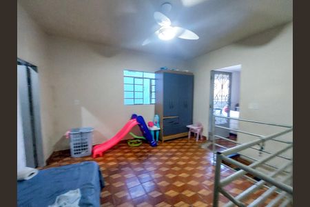 Quarto 1 de casa para alugar com 2 quartos, 80m² em Parque Santo Antônio, São Paulo