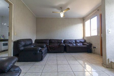 Sala de casa de condomínio para alugar com 3 quartos, 72m² em Jardim Danfer, São Paulo
