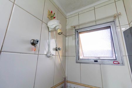 Banheiro de casa de condomínio para alugar com 3 quartos, 72m² em Jardim Danfer, São Paulo