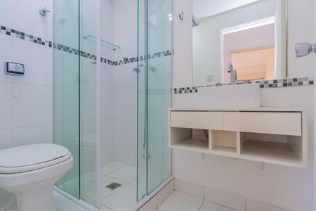 Apartamento para alugar com 105m², 2 quartos e 1 vaga Apartamento para alugar com 105m², 2 quartos e 1 vagaBanheiro social