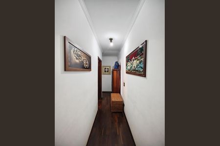 Casa à venda com 230m², 3 quartos e 6 vagas Casa à venda com 230m², 3 quartos e 6 vagasCorredor - Quartos