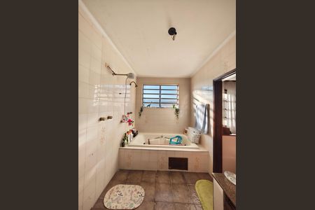 Casa à venda com 230m², 3 quartos e 6 vagas Casa à venda com 230m², 3 quartos e 6 vagasBanheiro da Suíte