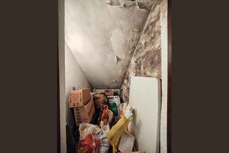 Casa à venda com 230m², 3 quartos e 6 vagas Casa à venda com 230m², 3 quartos e 6 vagasQuarto de Serviço