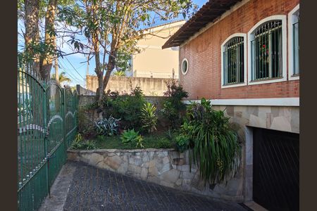 Casa à venda com 230m², 3 quartos e 6 vagas Casa à venda com 230m², 3 quartos e 6 vagasJardim