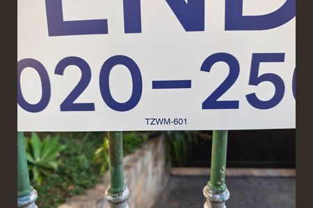 Casa à venda com 230m², 3 quartos e 6 vagas Casa à venda com 230m², 3 quartos e 6 vagasPlaquinha Cod TZWM-601