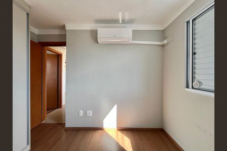 Quarto 1 de apartamento para alugar com 2 quartos, 43m² em Vila Satúrnia, Campinas