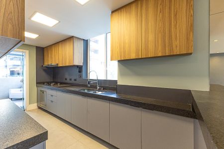 Cozinha de apartamento à venda com 3 quartos, 150m² em Itaim Bibi, São Paulo