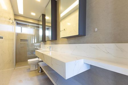 Apartamento à venda com 150m², 3 quartos e 1 vaga Apartamento à venda com 150m², 3 quartos e 1 vagaBanheiro da Suíte