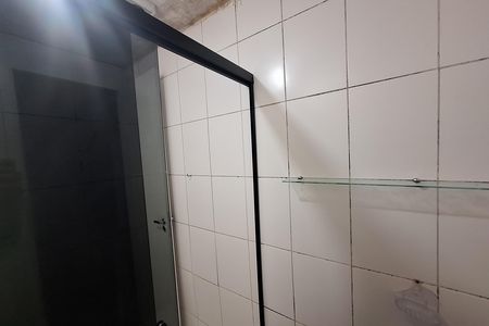 Banheiro de apartamento à venda com 2 quartos, 64m² em Vila Lutécia, Santo André