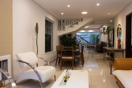 Casa de Condomínio à venda com 5 quartos, 350m² em Vila Elvira, São Paulo