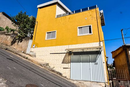 Casa para alugar com 240m², 4 quartos e 1 vagaFachada