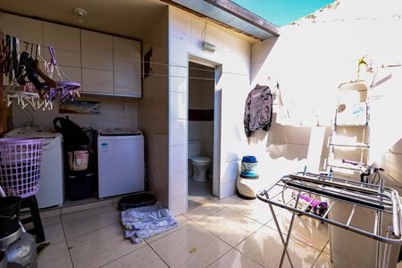 Área de Serviço de casa para alugar com 4 quartos, 240m² em Grajaú, Belo Horizonte