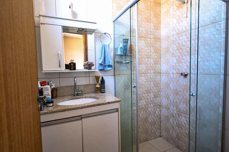 Banheiro 3 de casa para alugar com 4 quartos, 240m² em Grajaú, Belo Horizonte