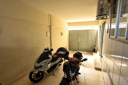 Garagem de casa para alugar com 4 quartos, 240m² em Grajaú, Belo Horizonte