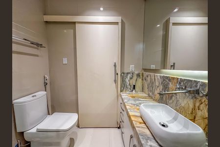 Apartamento à venda com 208m², 3 quartos e 1 vaga